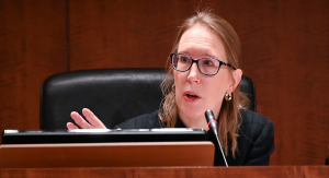 SEC Komisyon Üyesi: “ABD, Dijital Yuan’a Karşı Stablecoin’leri Kullanabilir”